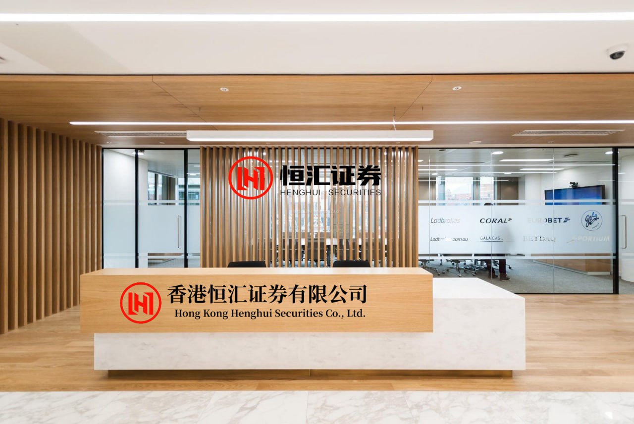 智投期权配资 龙虎小师妹：炒股票，KDJ别用错，指标数值定强弱！J 值 50 以下做空，J值 50 以上做多，这是最关键的操作边界，别搞反了！当 J 值跌到 50 以下，说明短期行情走弱，此时贸然进场很容易被...